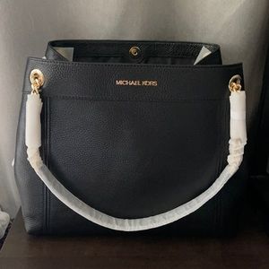 Michael Kors Lg Leather Chain Shoulder Tote.